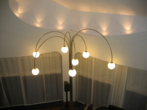 rezydencja adelina lampa w salonie 2 scaled